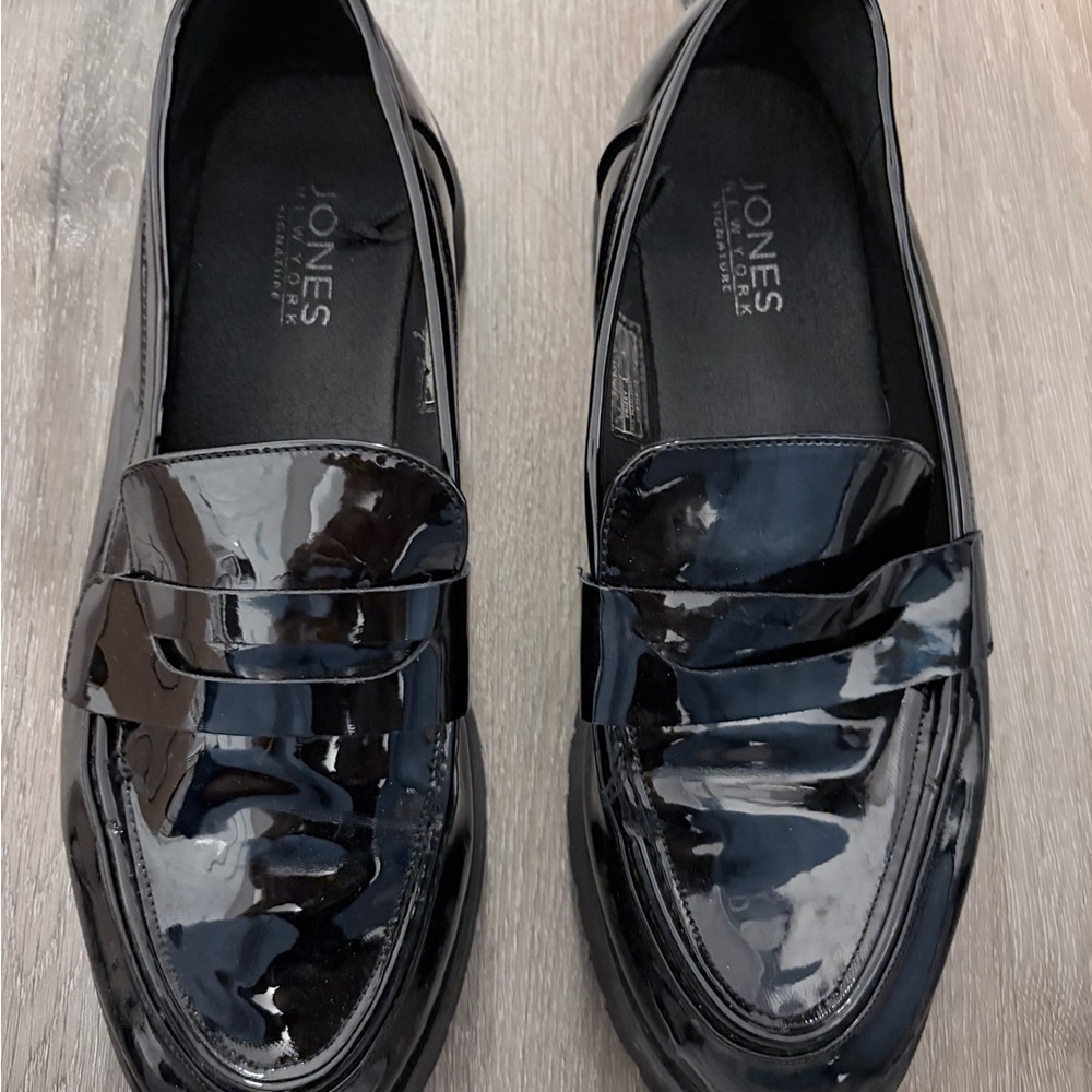 Shiny gloss loafer